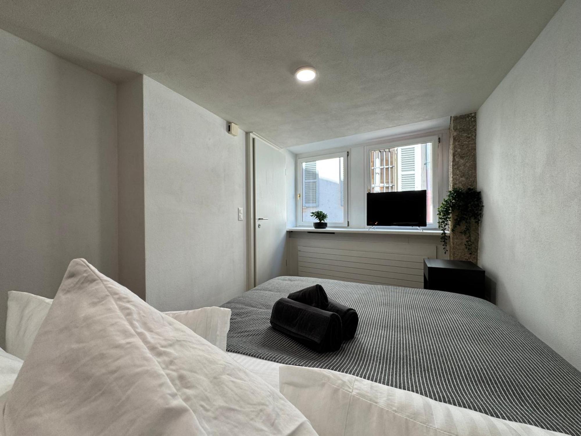 Appartement Au Rez-De-Chaussee En Vieille Ville De Порентруи Екстериор снимка