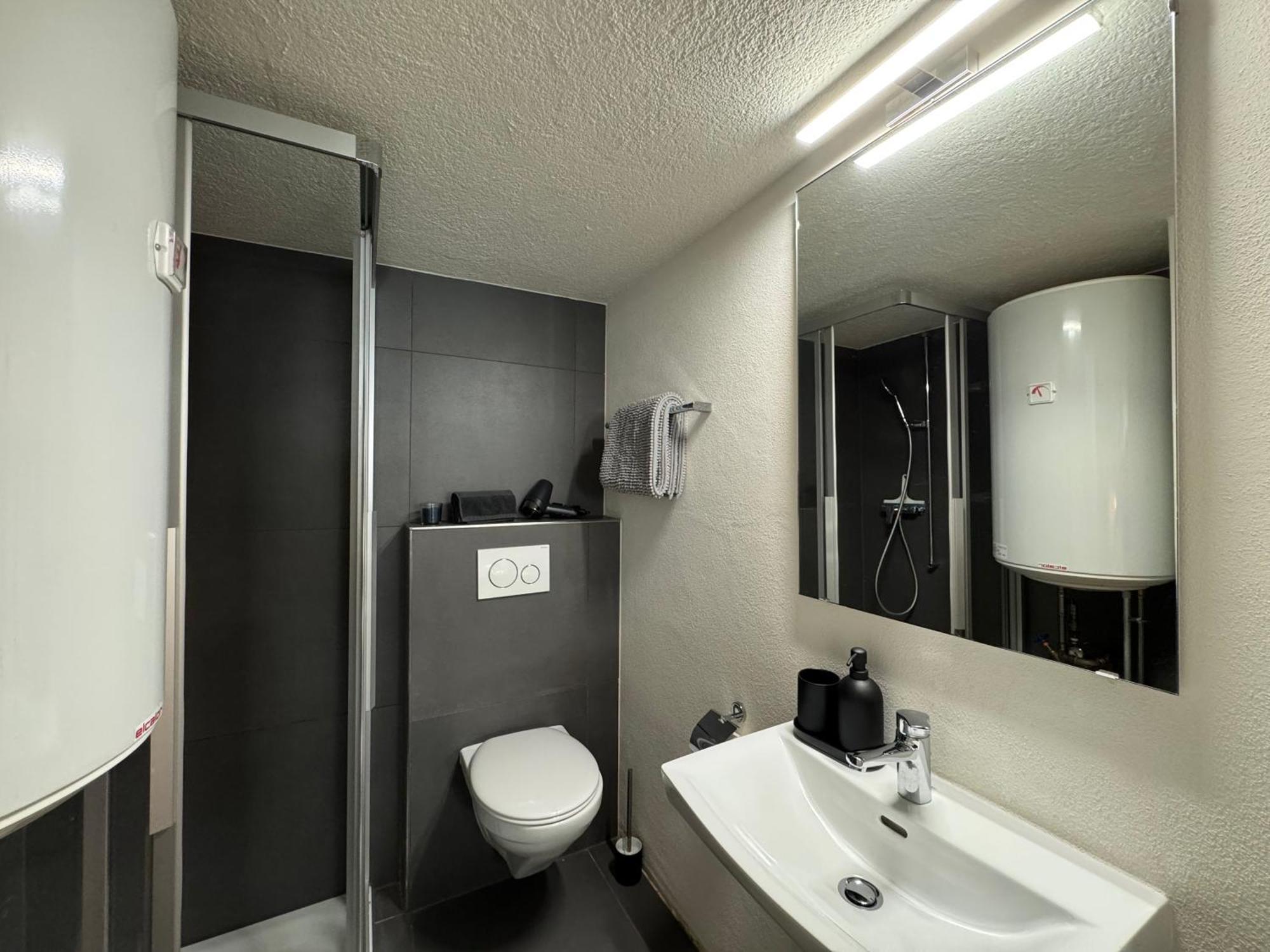 Appartement Au Rez-De-Chaussee En Vieille Ville De Порентруи Екстериор снимка